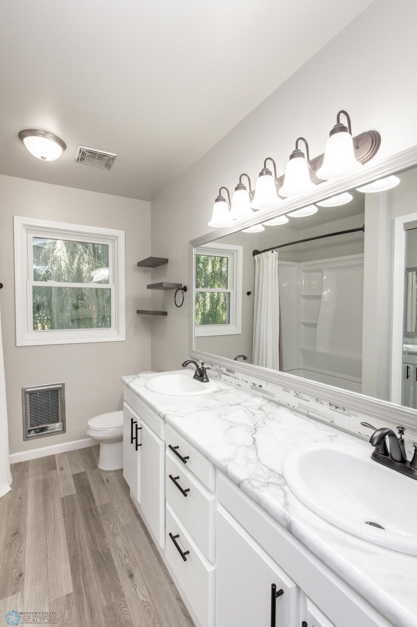 Bathroom 1 - Full
