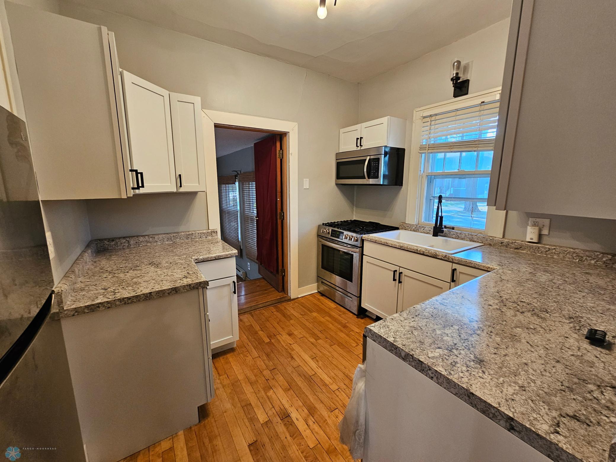 kitchen 2.jpg