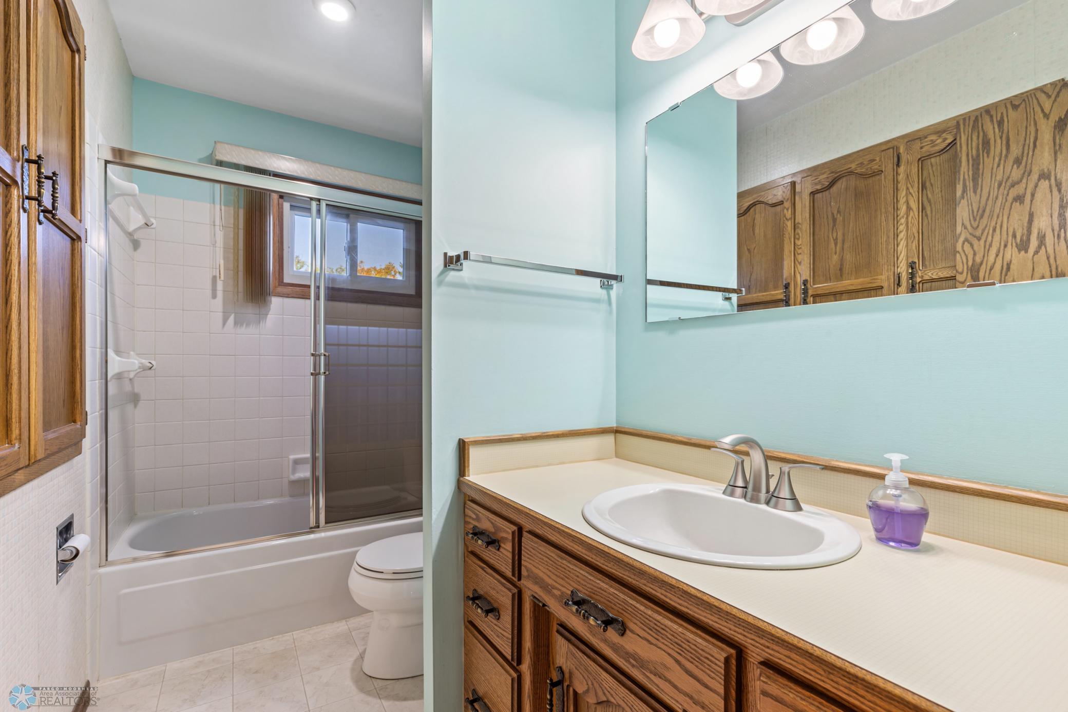 Upper Level Full Bathroom