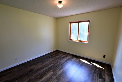 313 10th Avenue NE, Roseau, MN 56751