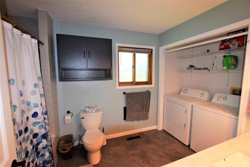 313 10th Avenue NE, Roseau, MN 56751