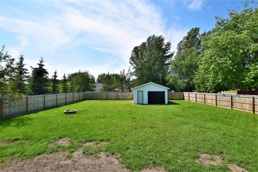313 10th Avenue NE, Roseau, MN 56751