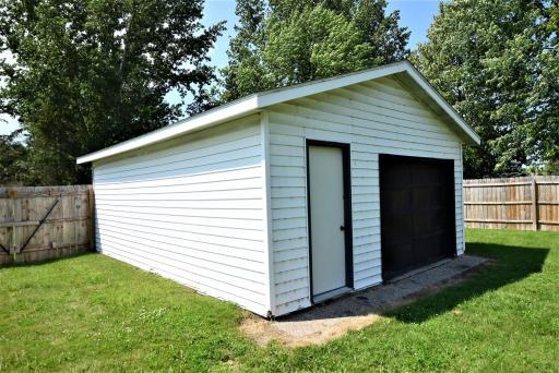 313 10th Avenue NE, Roseau, MN 56751