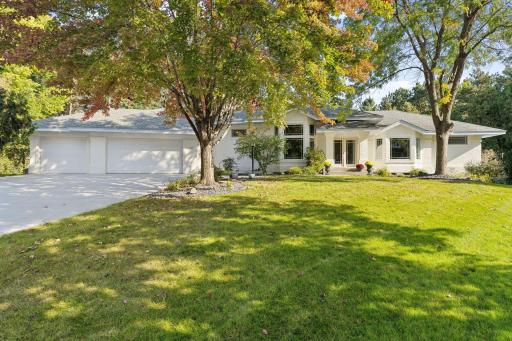 681 Cedar View Court, Saint Paul, MN 55126