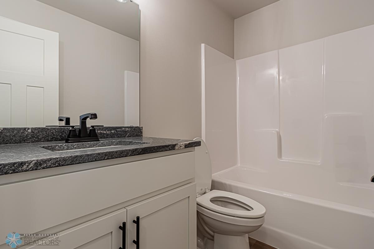 1282 Marlys Dr W, West Fargo, ND 58078-17.jpg