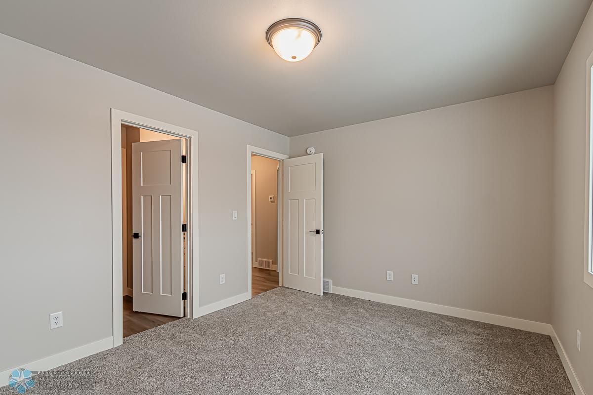 1282 Marlys Dr W, West Fargo, ND 58078-13.jpg