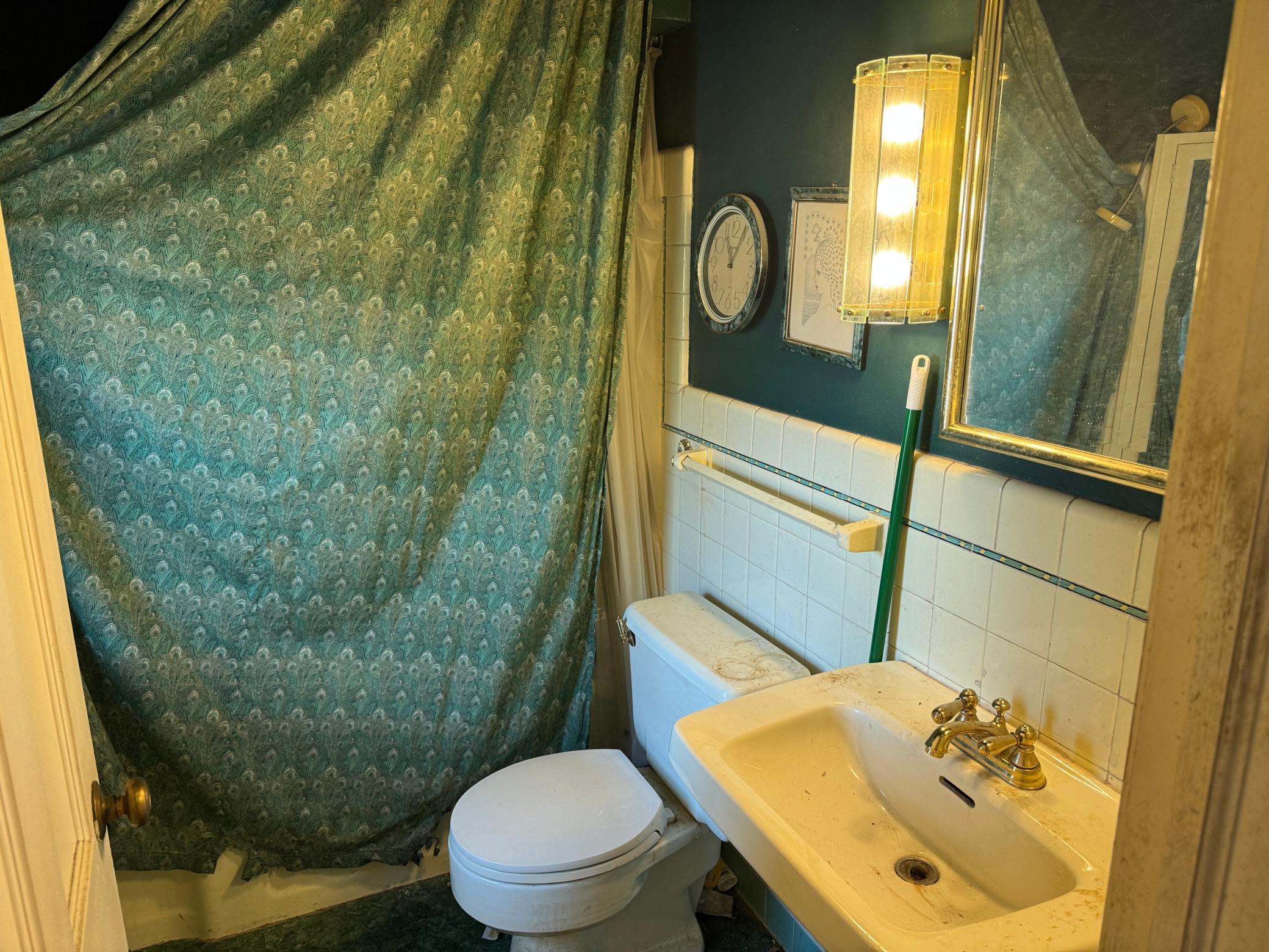 Upper Level Bath
