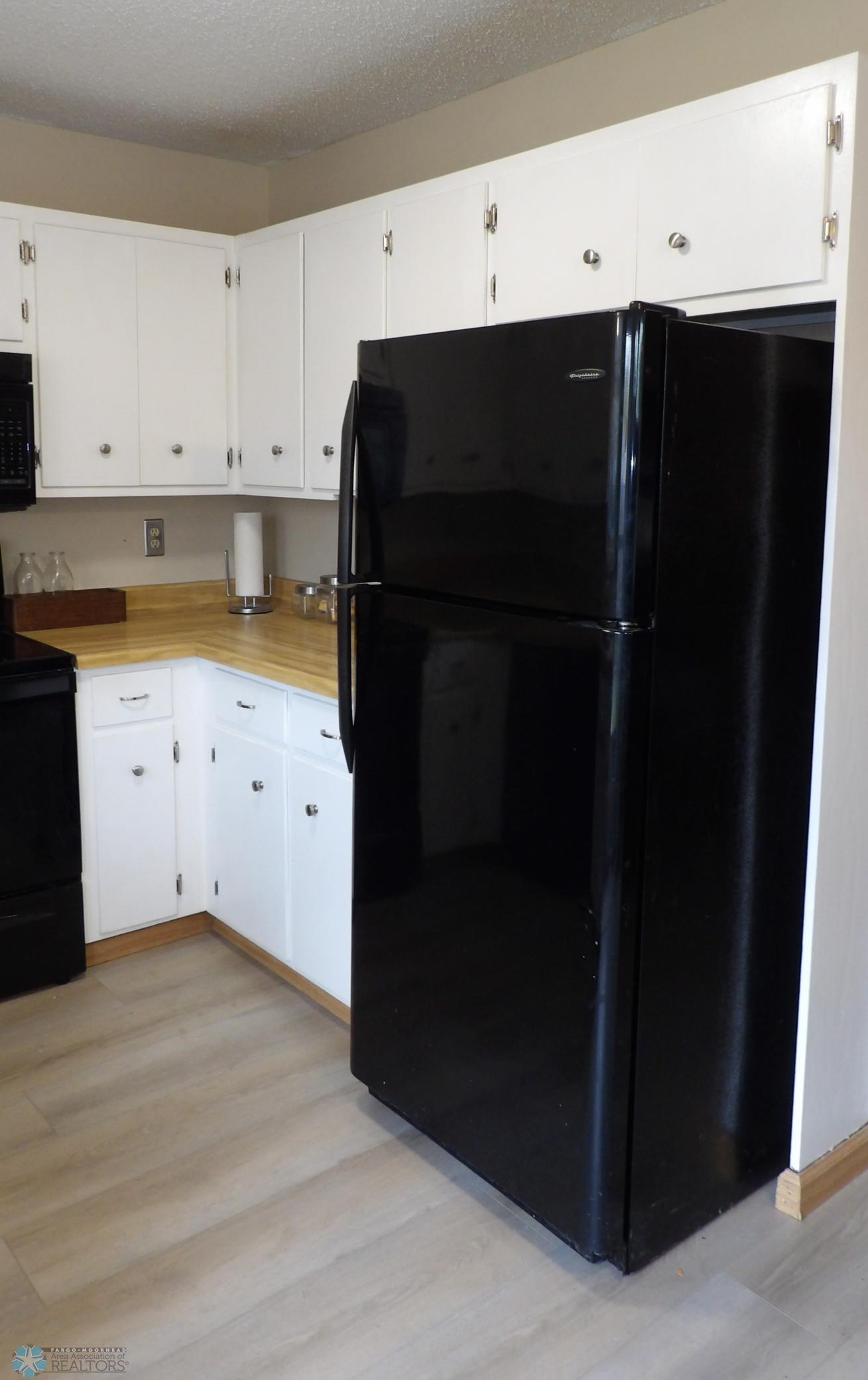 Kitchen3.JPG