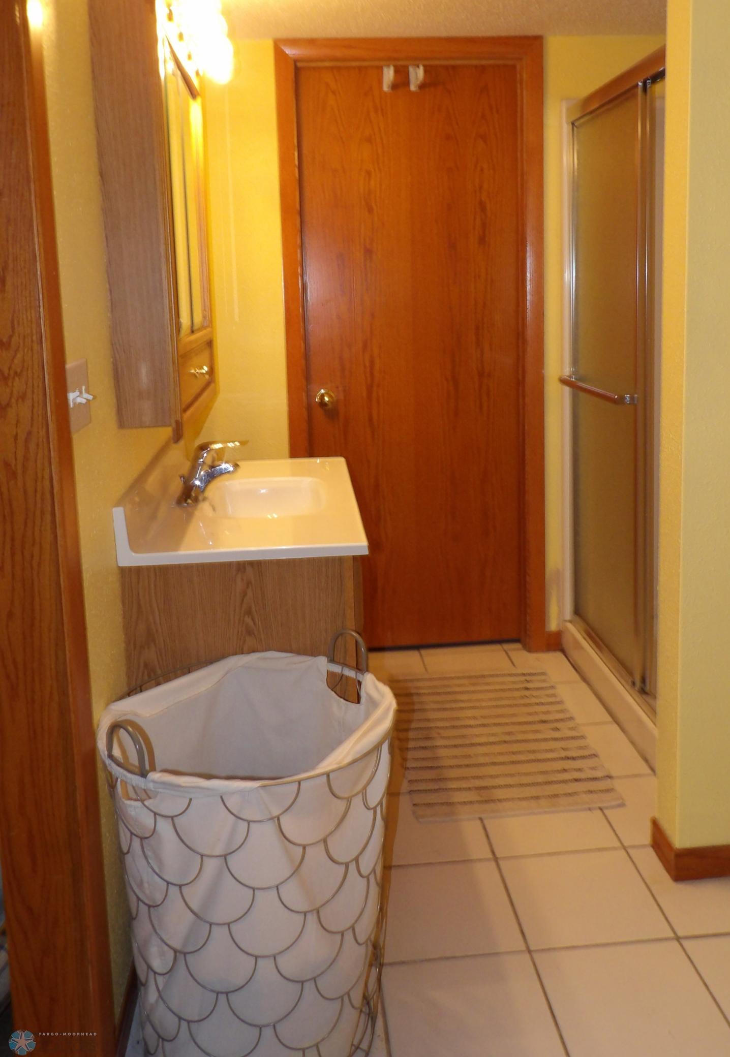 Basement Bath 2.JPG