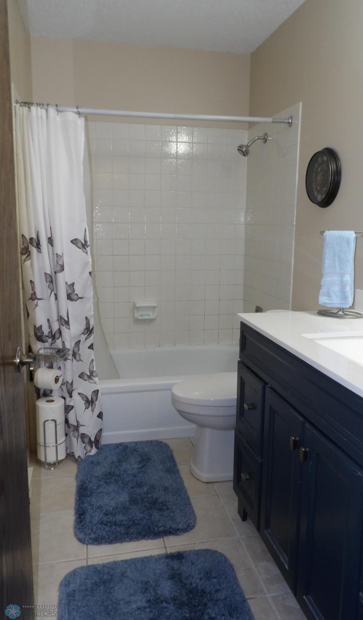Upper Bath.JPG