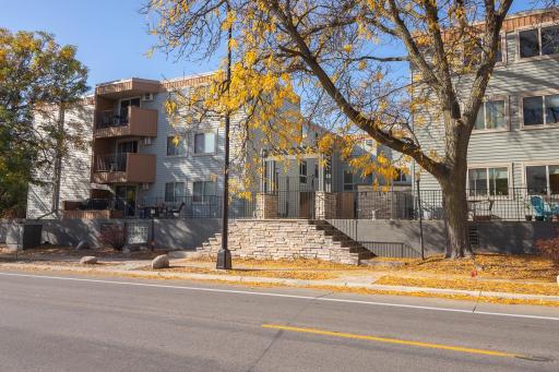 Welcome to 3540 Hennepin Avenue. Convenient location near Lake Bde Maka Ska and Lake Harriet.