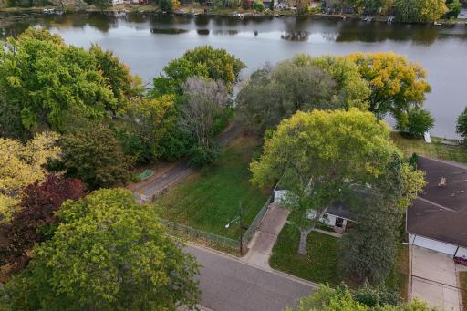 1-web-or-mls-489 Gentry Ave N - Aerial-001.jpg