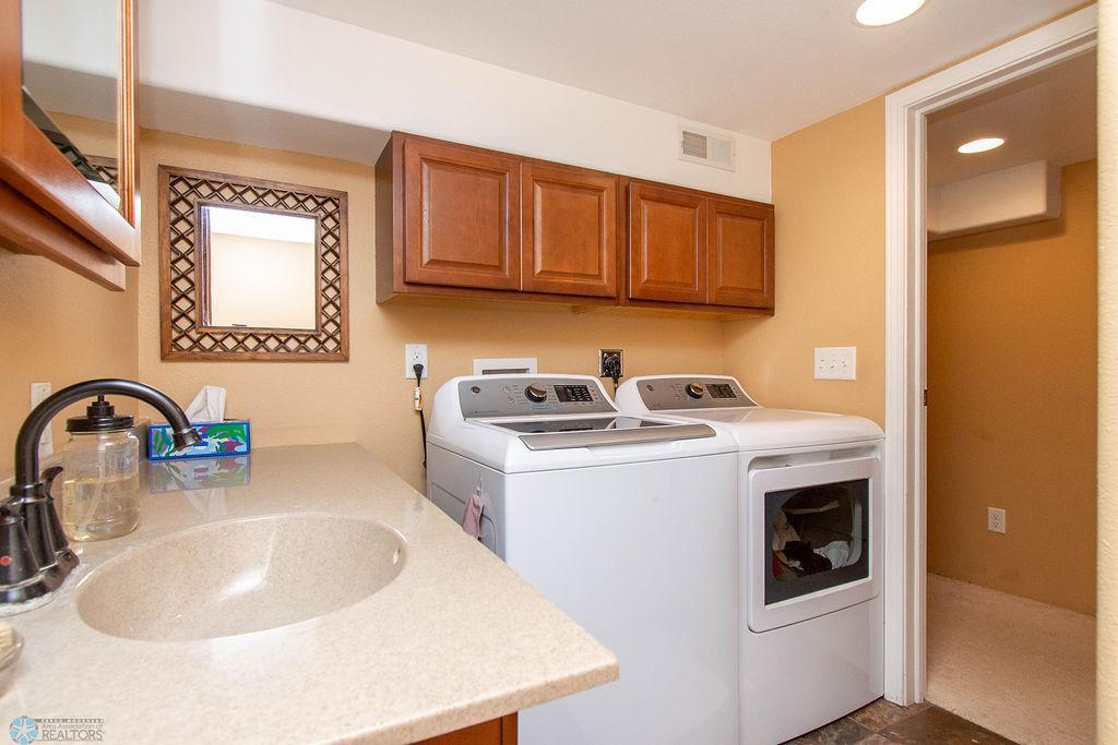 Bathroom 2/Laundry Room(3/4 Bath)