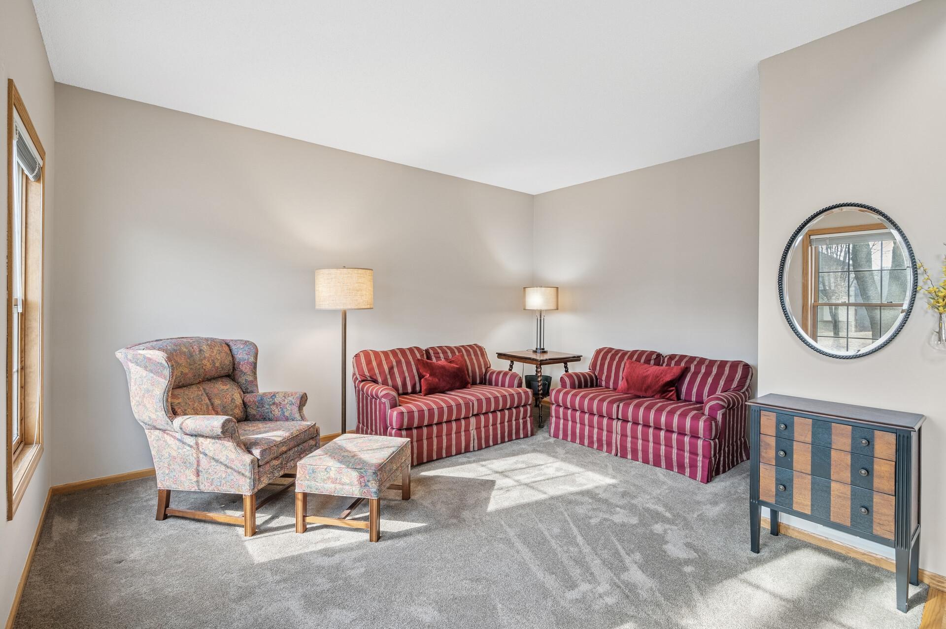 Formal living area/sitting area