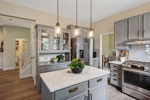 8537 Braxton Drive, Eden Prairie, MN 55347