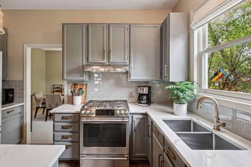 8537 Braxton Drive, Eden Prairie, MN 55347