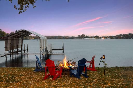 Seamless access to the water. West facing views and wonderful sunsets.