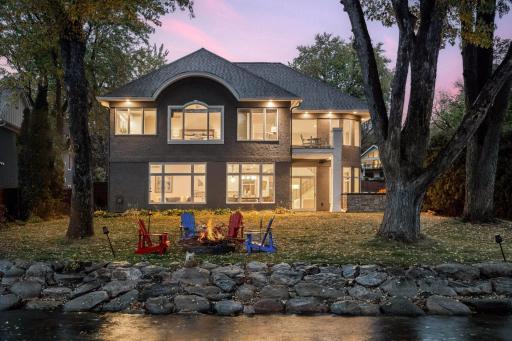 Enjoy the lake lifestyle on St. Albans Bay of Lake Minnetonka!
