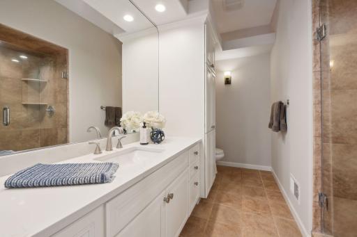 Upper level 3/4 bath