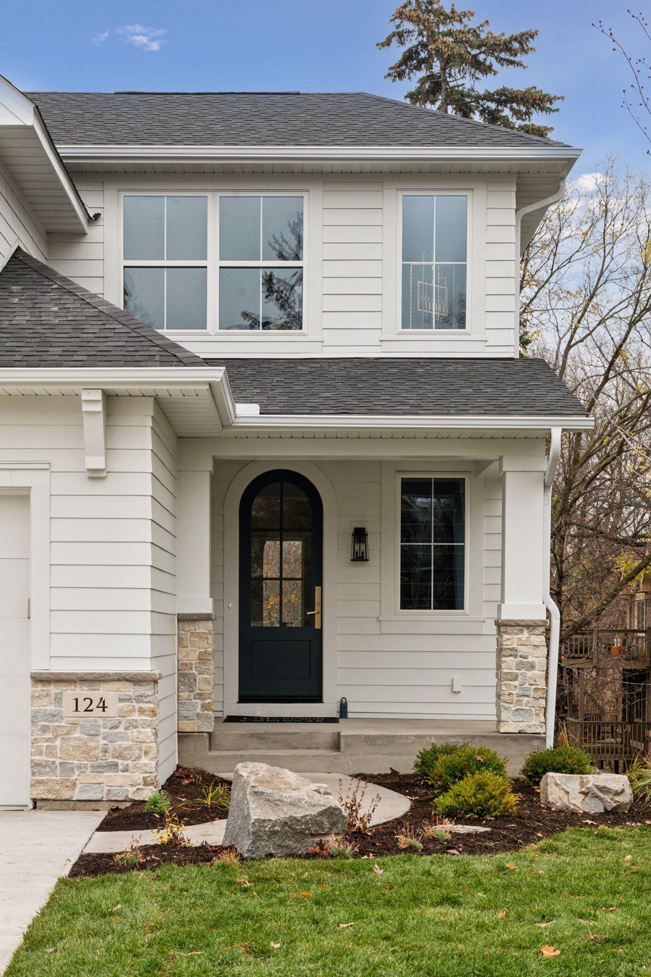 Welcome to 124 Chicago Ave!