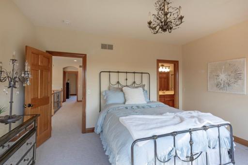 18827 Vogel Farm Trail, Eden Prairie, MN 55347