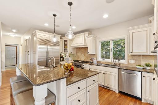 18827 Vogel Farm Trail, Eden Prairie, MN 55347