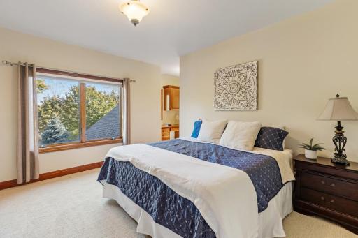 18827 Vogel Farm Trail, Eden Prairie, MN 55347
