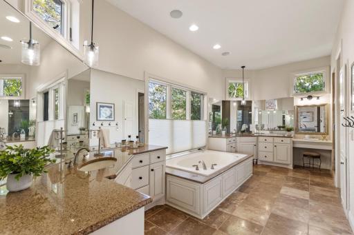 18827 Vogel Farm Trail, Eden Prairie, MN 55347