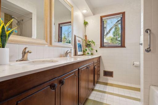 4800 Killarney Drive, Golden Valley, MN 55422