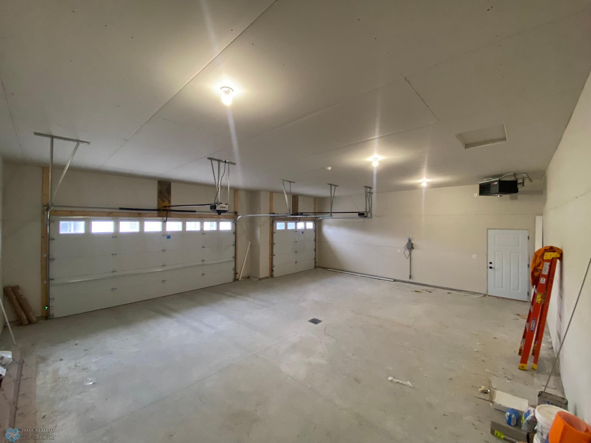 904 SqFt Garage