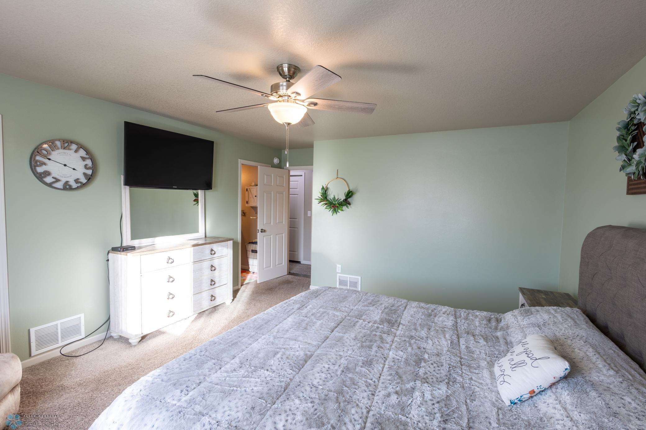 1817 42nd St S Moorhead-27.jpg