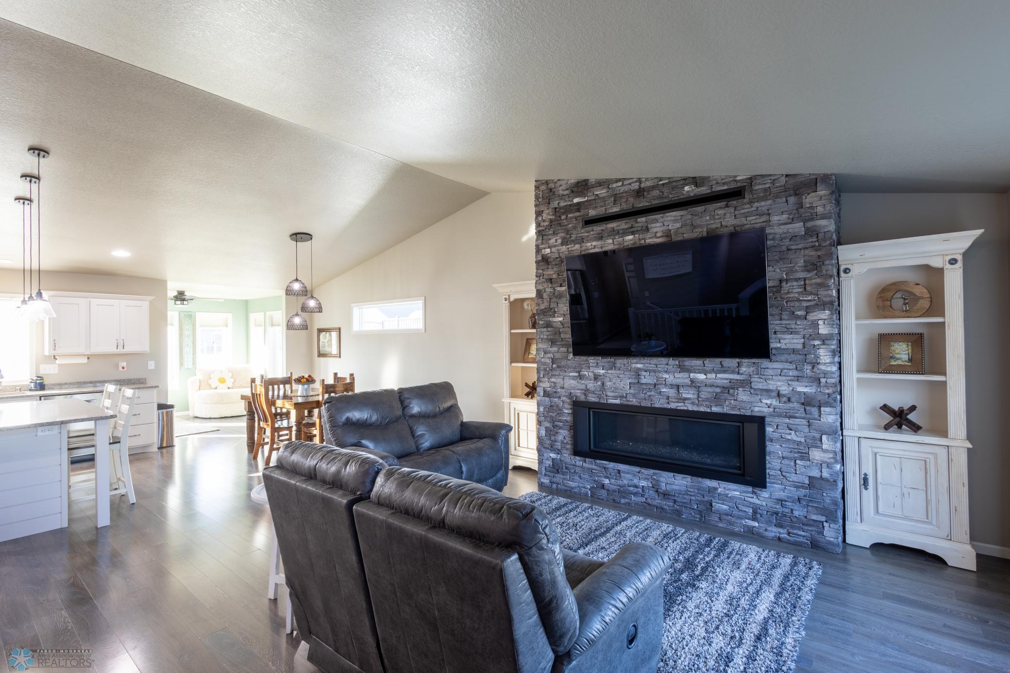 1817 42nd St S Moorhead-53.jpg