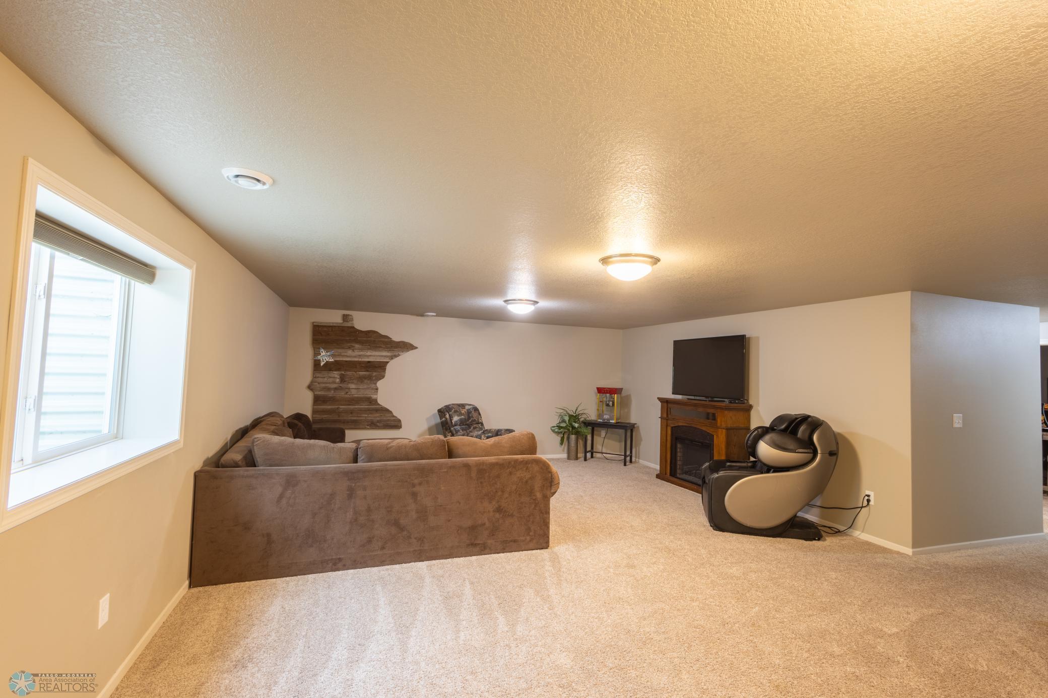 1817 42nd St S Moorhead-24.jpg