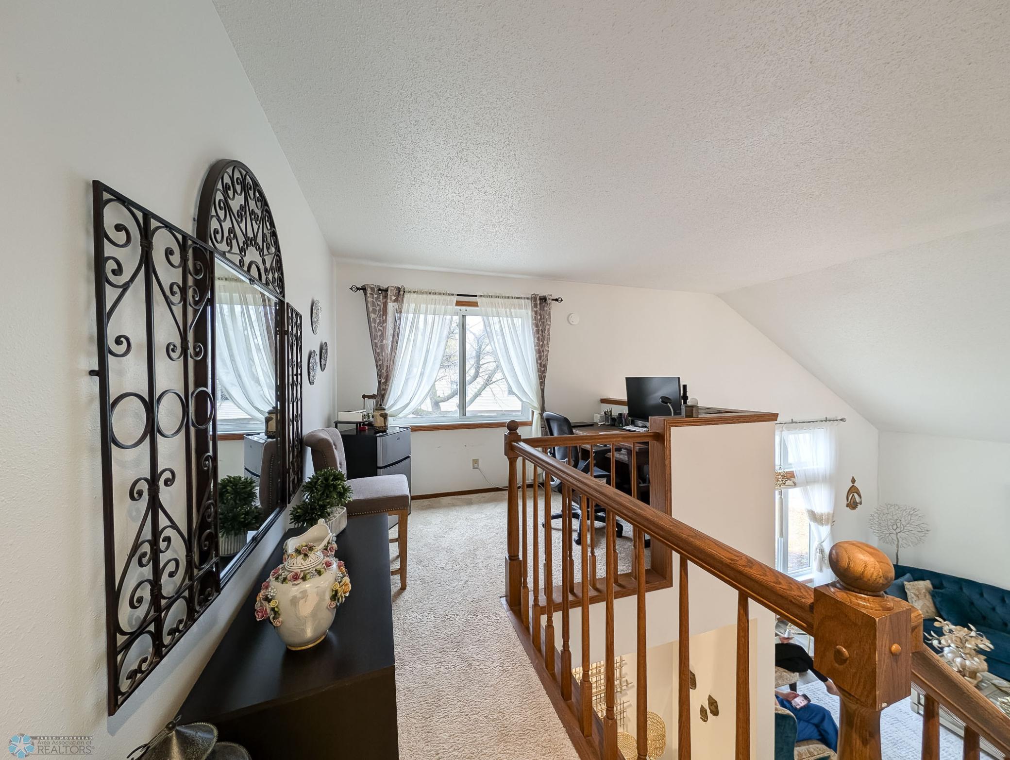 L2P056-160750136.jpg