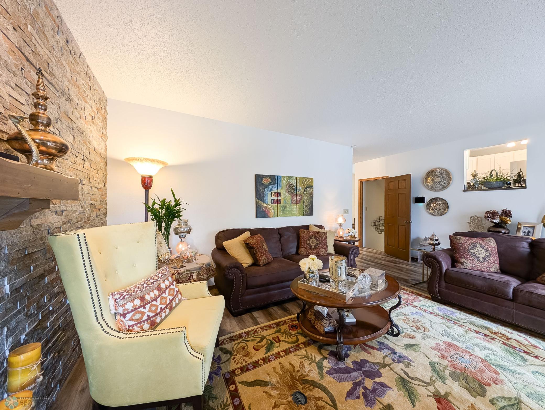 L2P027-154717172.jpg