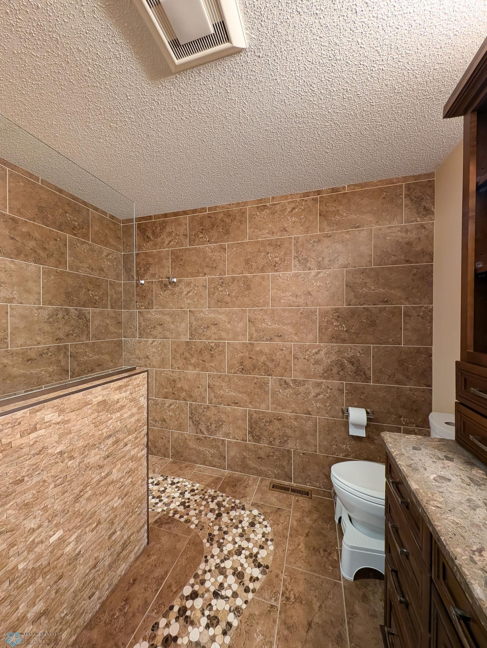 L2P071-161625118.jpg