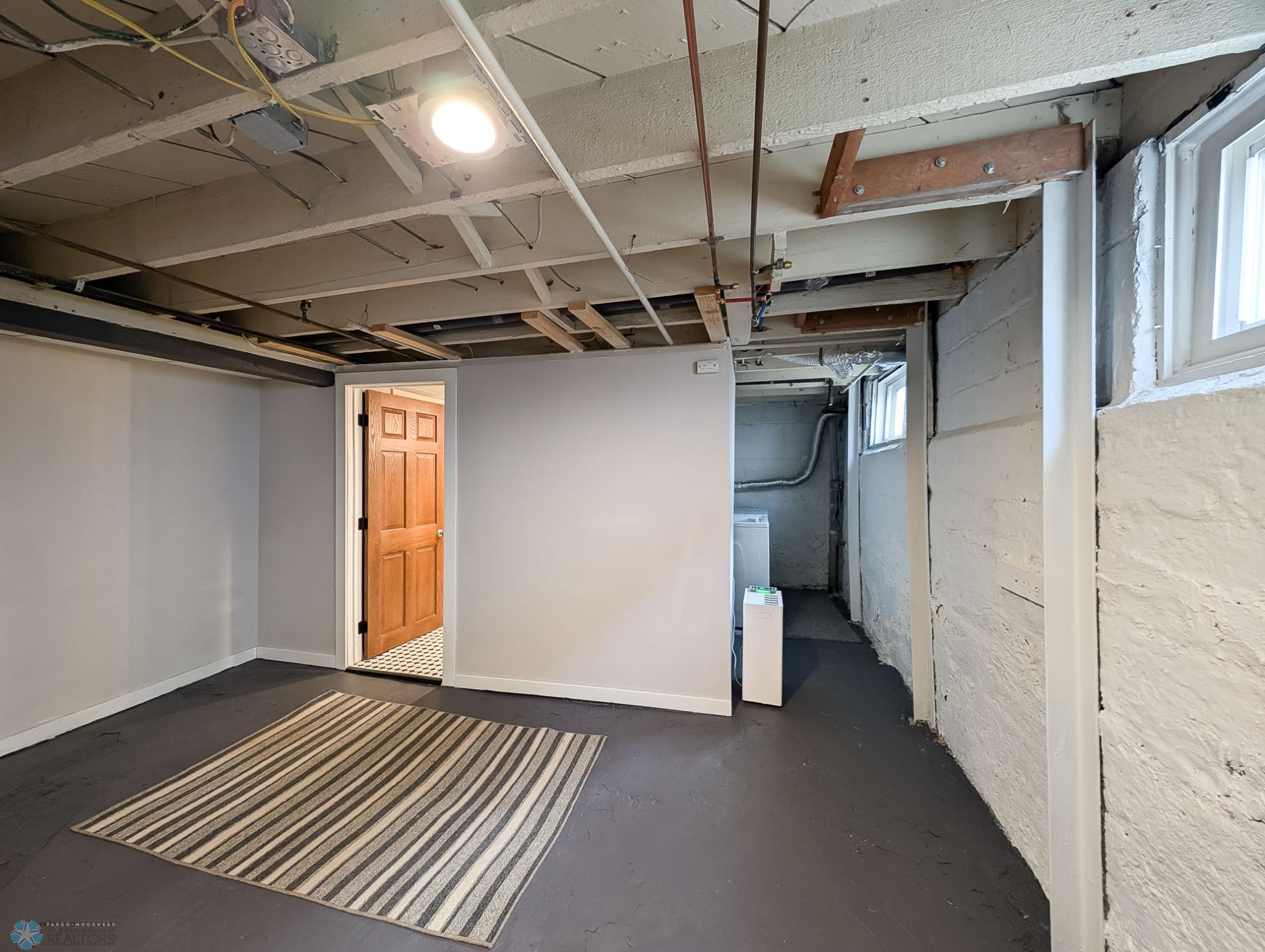L2P044-145853461.jpg
