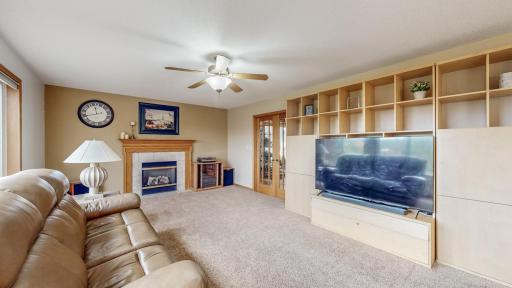 807 Rodeo Drive SE, Pine Island, MN 55963