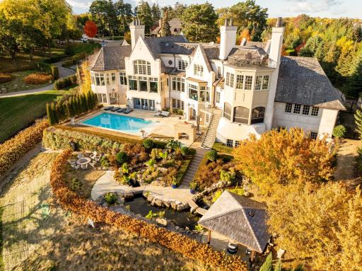 Welcome to the “Tramonto” house! This house has been custom designed by Murphy & Co and built by John Kraemer and Sons in 2013.