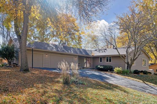 19057 Lotus View Drive, Eden Prairie, MN 55346