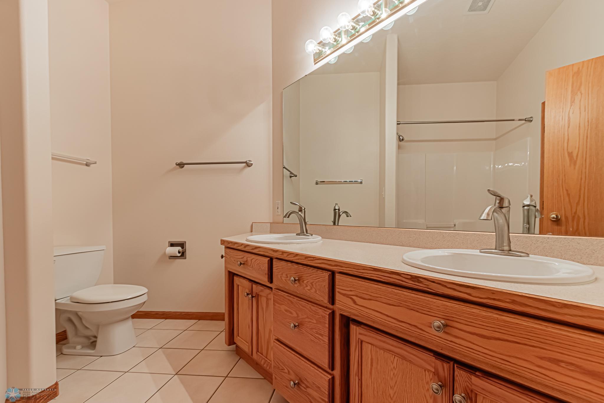 Primary/Upper Bath