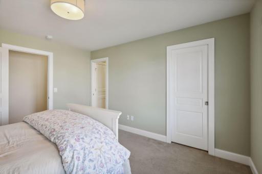 11 Monarch Lane, North Oaks, MN 55127