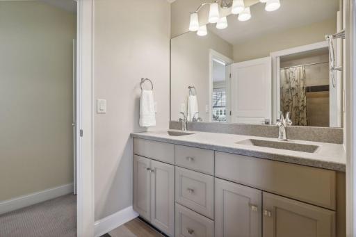 11 Monarch Lane, North Oaks, MN 55127
