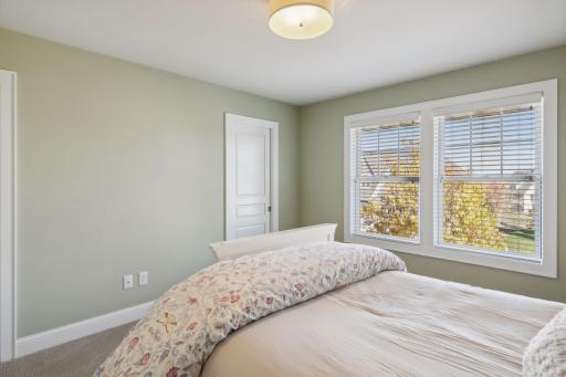 11 Monarch Lane, North Oaks, MN 55127