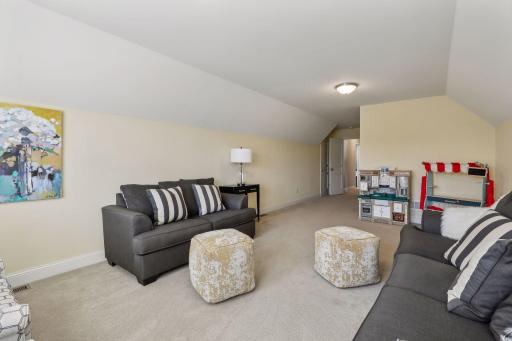 11 Monarch Lane, North Oaks, MN 55127