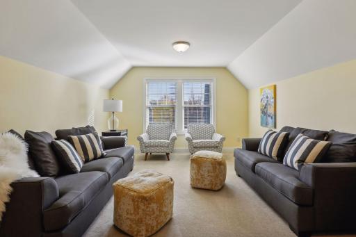 11 Monarch Lane, North Oaks, MN 55127