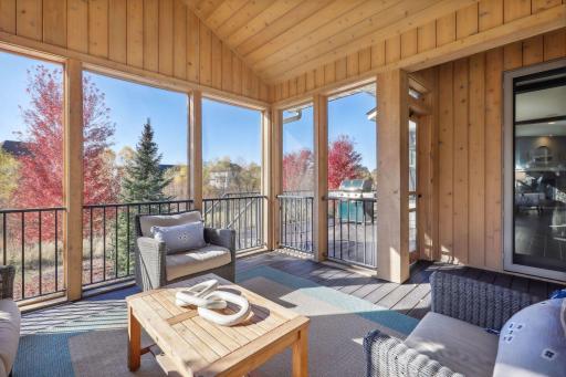 11 Monarch Lane, North Oaks, MN 55127