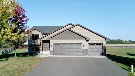 1620 18th Court SE, Cambridge, MN 55008
