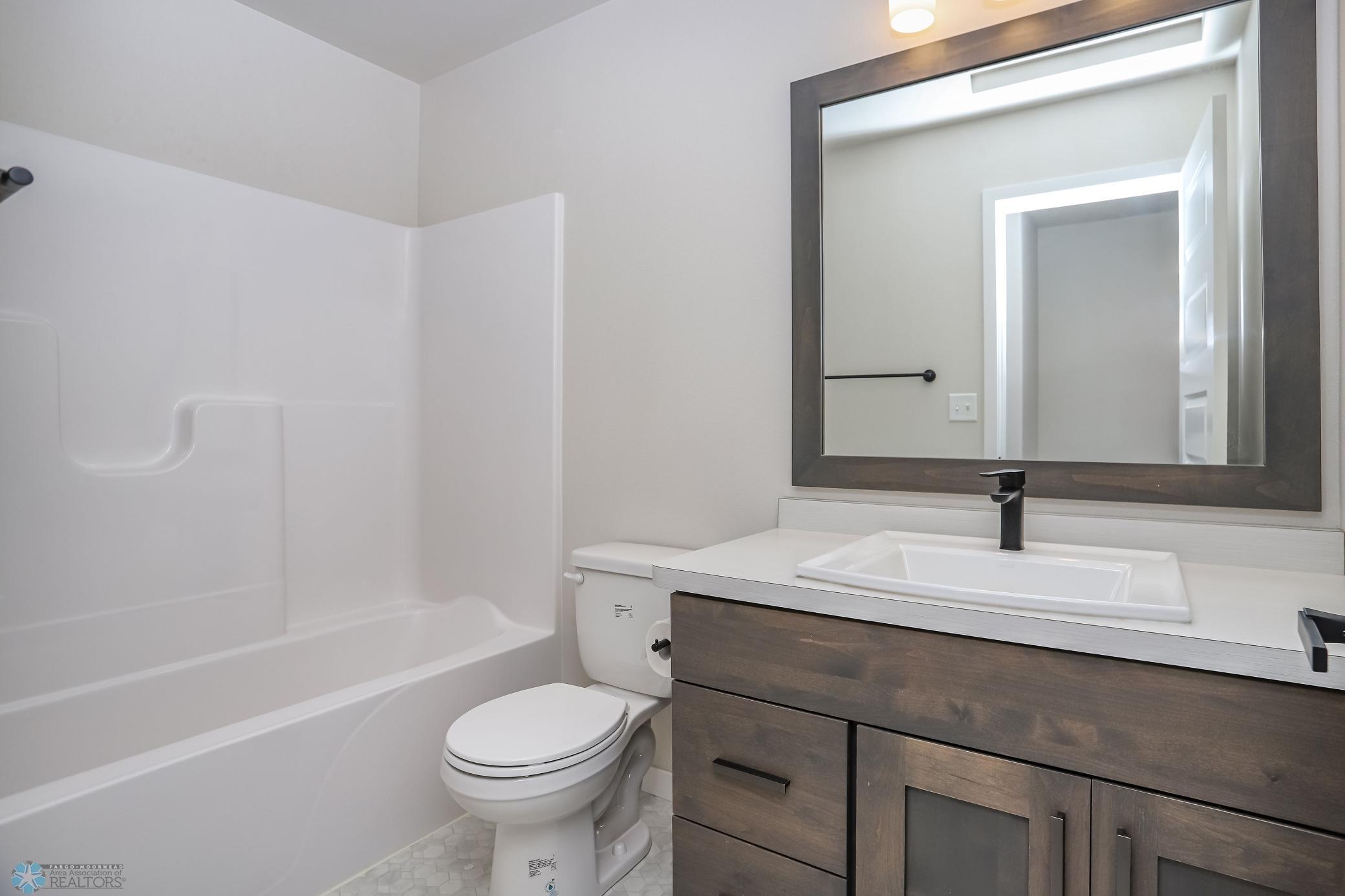 Bathroom 2.jpg