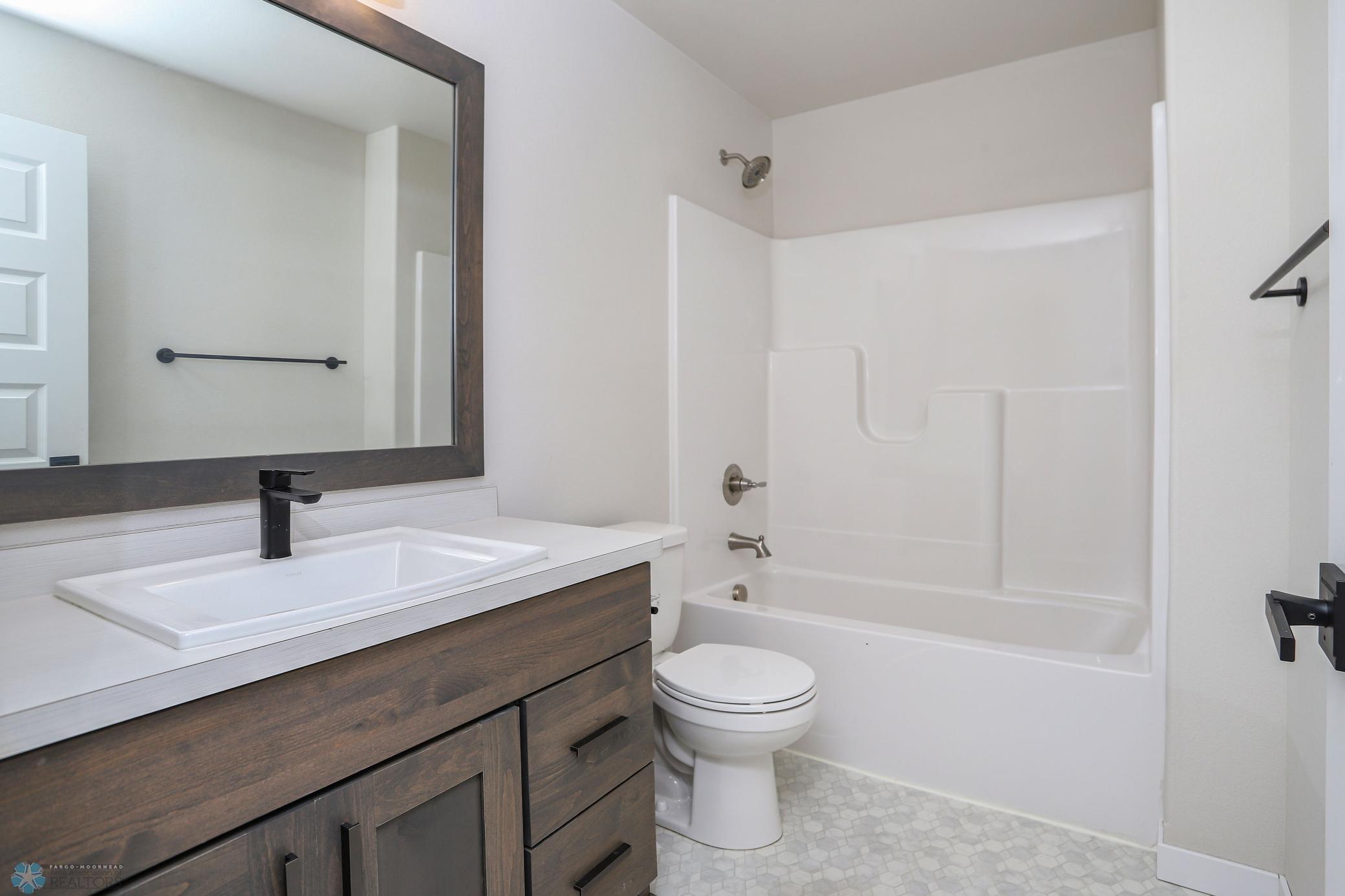 Bathroom 4.jpg